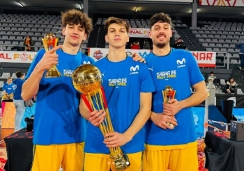 Lucas Giovannetti (centro) viene de ganar la Copa de España con el Movistar Estudiantes.