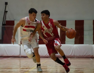 Santy Esquivel apareció con un par de triples claves.