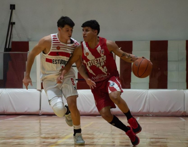 Santy Esquivel apareció con un par de triples claves.