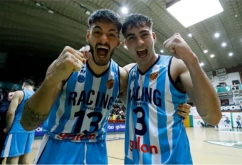 Nehuén Alvite (Nº3) celebrando en Córdoba junto a Luciano Ortíz (13).